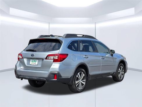 Used 2018 Subaru Outback 2.5i Limited AWD/4WD image 18