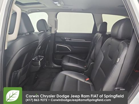 Used 2025 Kia Telluride S FWD image 30
