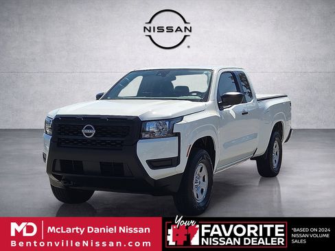 Used 2025 Nissan Frontier S AWD/4WD image 2