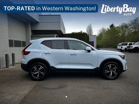 Used 2025 Volvo XC40 B5 Core AWD/4WD image 6