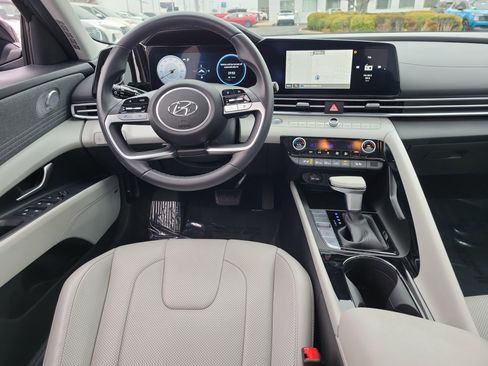 Used 2023 Hyundai Elantra Limited w/ Cargo Package image 10