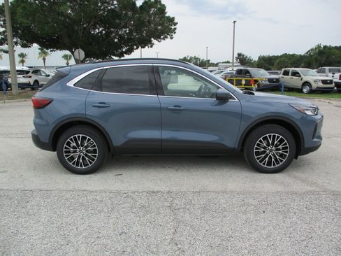 New 2025 Ford Escape Plug-in Hybrid image 8