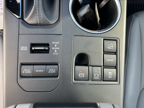 Certified 2024 Toyota Highlander XLE image 32