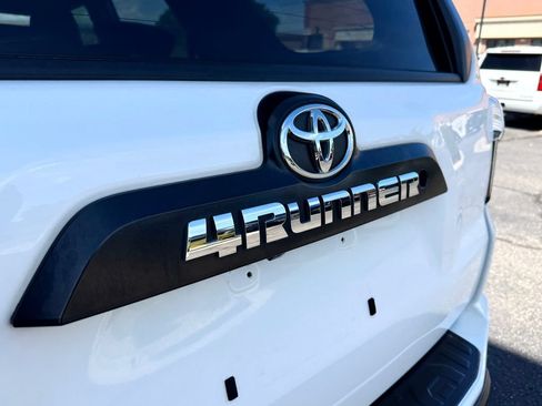 Used 2018 Toyota 4Runner TRD Off-Road Premium w/ Convenience Package AWD/4WD image 8
