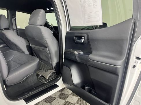 Used 2018 Toyota Tacoma TRD Sport image 14