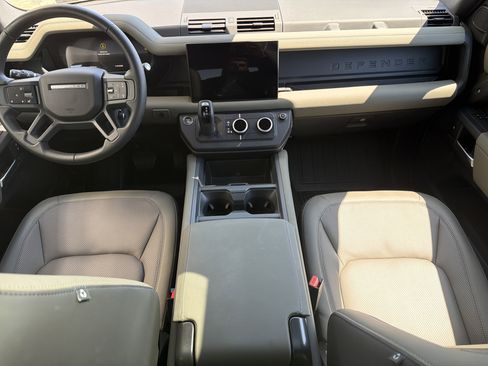 Used 2025 Land Rover Defender 110 X-Dynamic SE AWD/4WD image 4