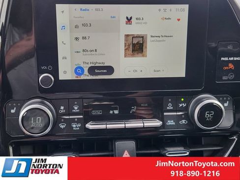 Used 2025 Toyota Highlander XLE AWD/4WD image 17