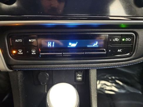 Used 2018 Toyota Corolla SE image 23