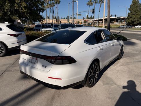 Used 2025 Honda Accord Touring image 5
