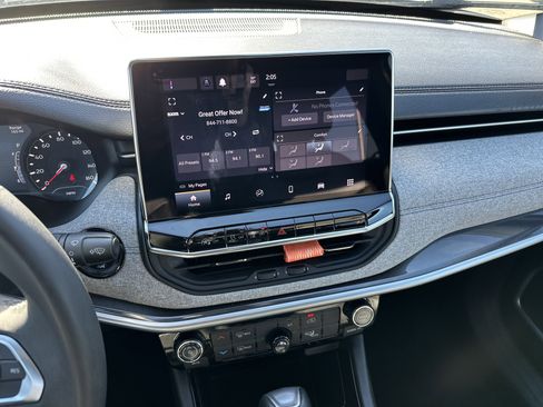 Used 2024 Jeep Compass Latitude image 27