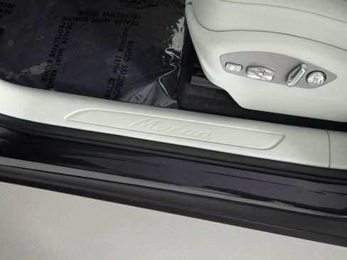 Certified 2026 Porsche Macan AWD/4WD image 22
