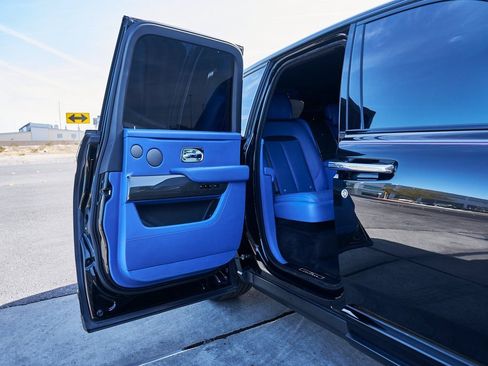 Used 2021 Rolls-Royce Cullinan Black Badge image 29