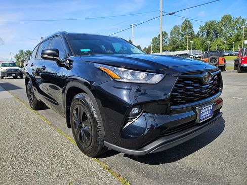 Used 2020 Toyota Highlander XLE AWD/4WD image 7