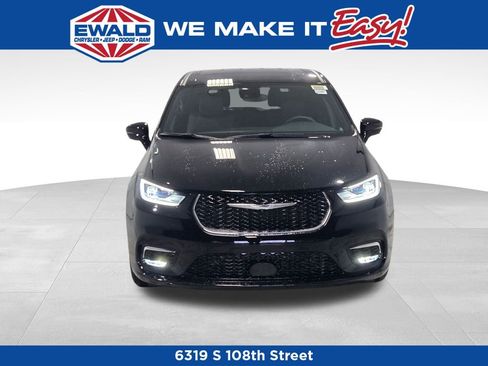 New 2026 Chrysler Pacifica Select image 14