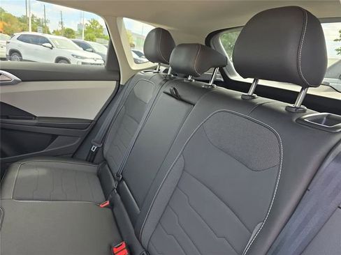 New 2025 Volkswagen Taos SE image 11