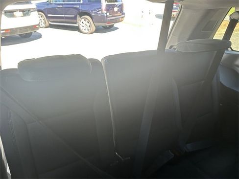 Used 2022 GMC Yukon SLE w/ Gmc Pro Safety Plus Package image 16