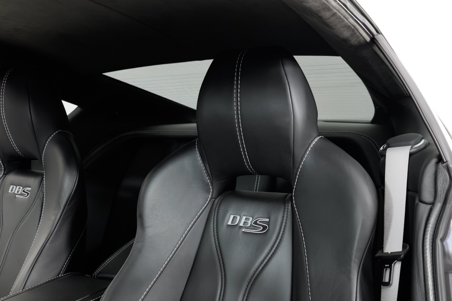 Used 2010 Aston Martin DBS Coupe RWD image 16