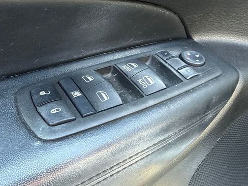 Used 2022 Jeep Grand Cherokee Limited w/ Tech Group RWD image 9