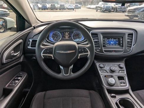 Used 2015 Chrysler 200 Limited FWD image 17