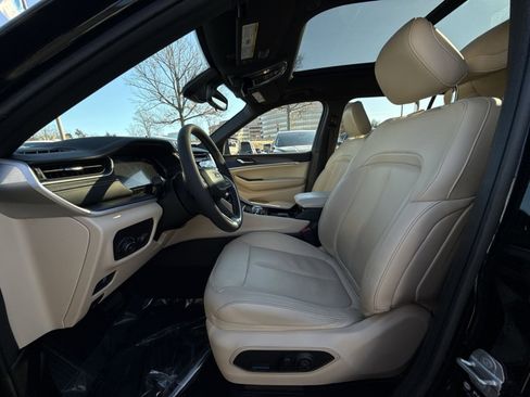 Used 2023 Jeep Grand Cherokee L Limited image 13