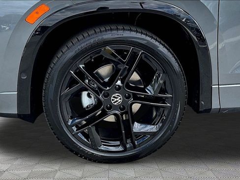 New 2026 Volkswagen Tiguan SE R-Line FWD image 32