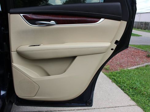 Used 2017 Cadillac XT5 Luxury AWD/4WD image 34