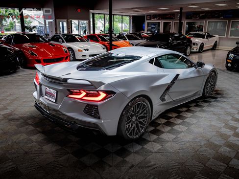 Used 2024 Chevrolet Corvette Stingray Coupe w/ Z51 Performance Package image 40