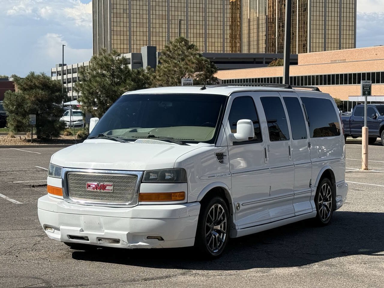 Used 2012 GMC Savana 1500 AWD image 1
