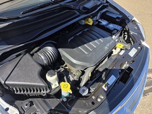 Used 2015 Chrysler Town & Country Touring FWD image 35