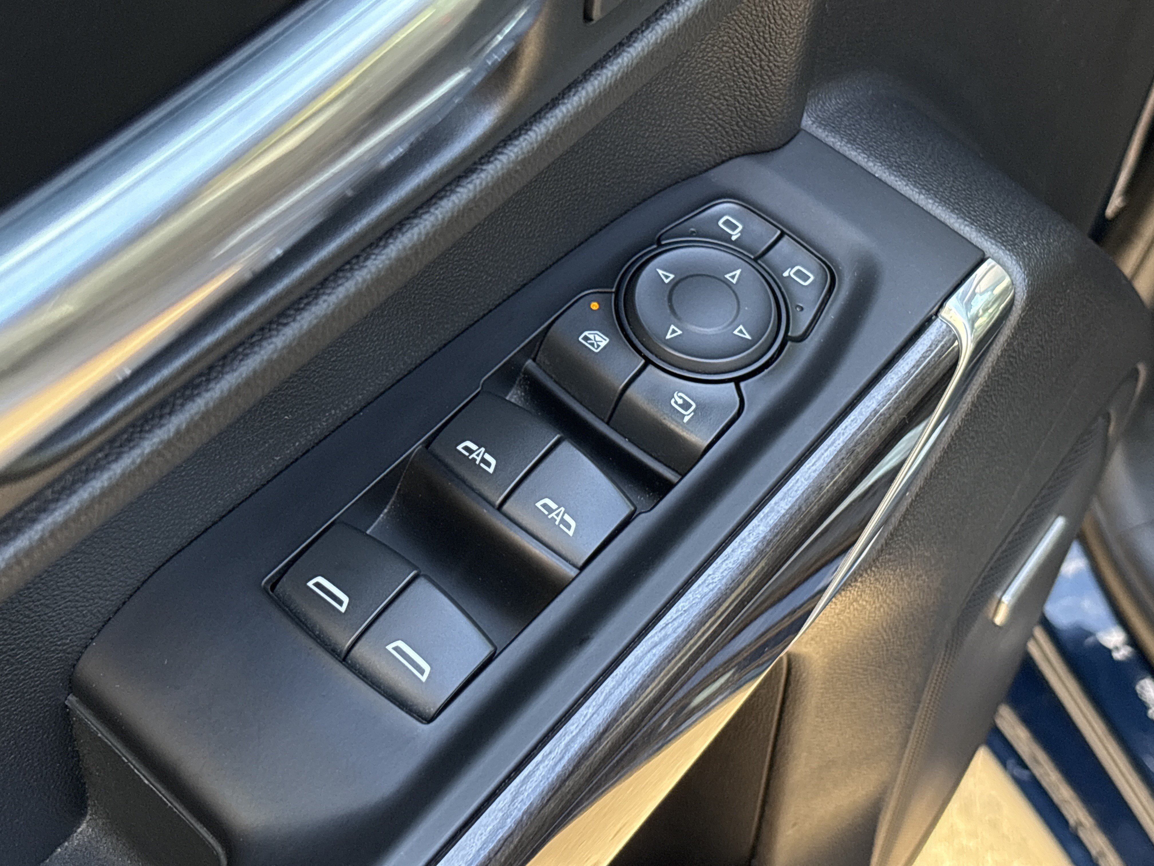 Used 2019 Chevrolet Silverado 1500 LTZ w/ LTZ Premium Package AWD/4WD image 15
