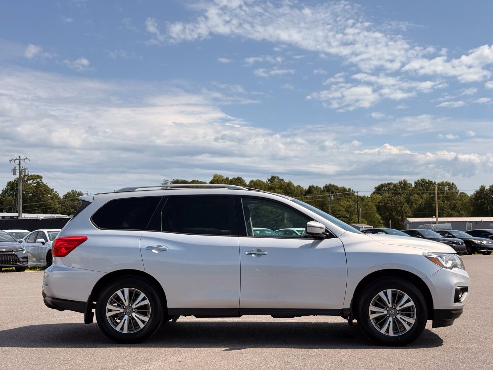 Used 2017 Nissan Pathfinder SL w/ SL Premium Package AWD/4WD image 7