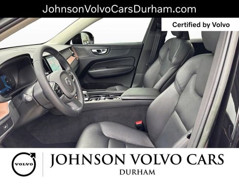 Used 2023 Volvo XC60 B5 Plus image 14