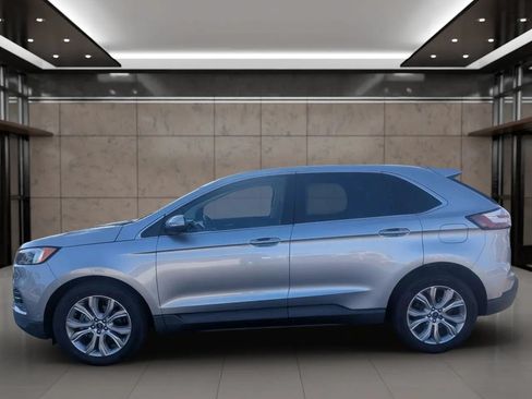 Used 2020 Ford Edge Titanium w/ Equipment Group 301A FWD image 2