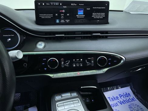 Used 2023 Genesis Electrified GV70 image 21