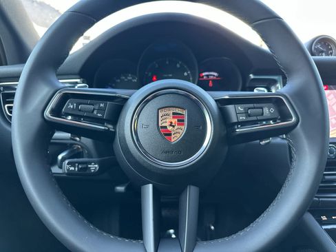 Certified 2025 Porsche Macan AWD/4WD image 25
