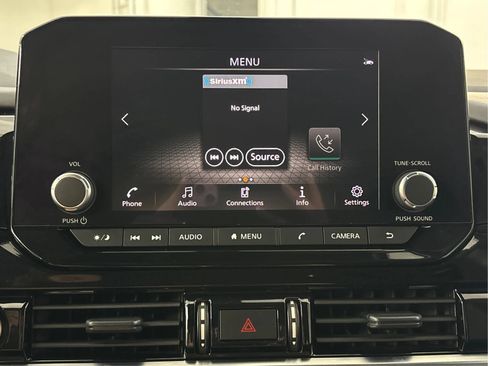 Used 2023 Nissan Pathfinder SV w/ SV Premium Package AWD/4WD image 19