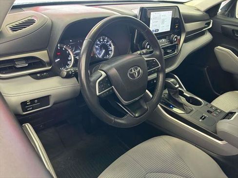Certified 2024 Toyota Highlander LE FWD image 13