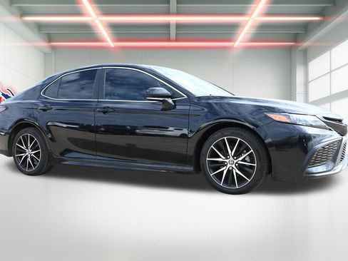 Used 2023 Toyota Camry SE FWD image 4