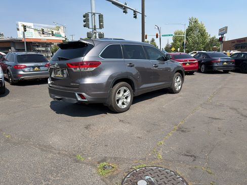 Used 2018 Toyota Highlander Limited AWD/4WD image 8