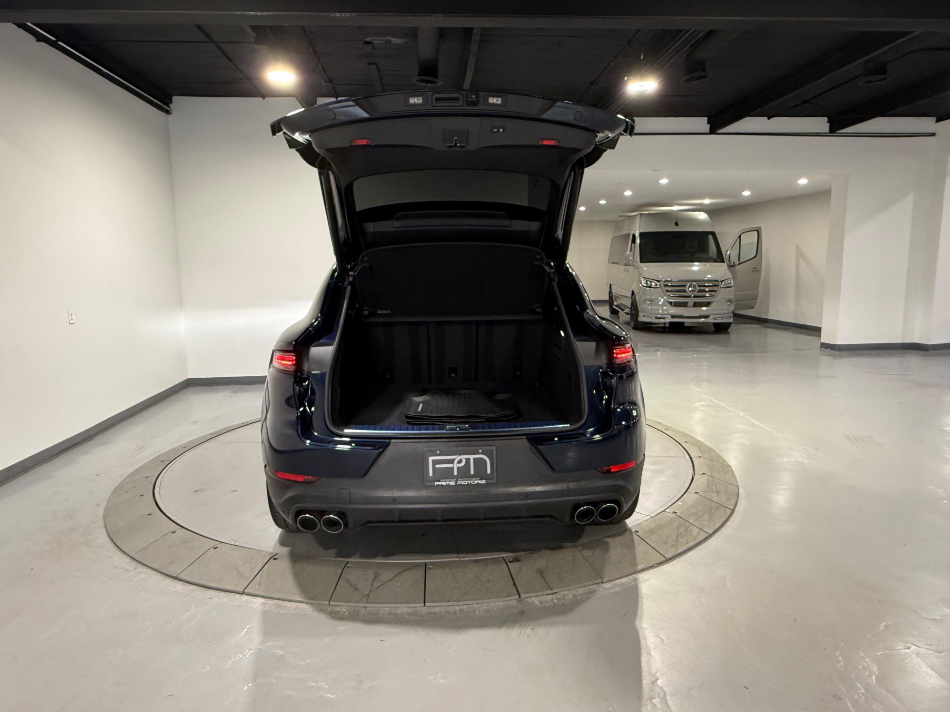 Used 2024 Porsche Cayenne Coupe AWD/4WD image 18