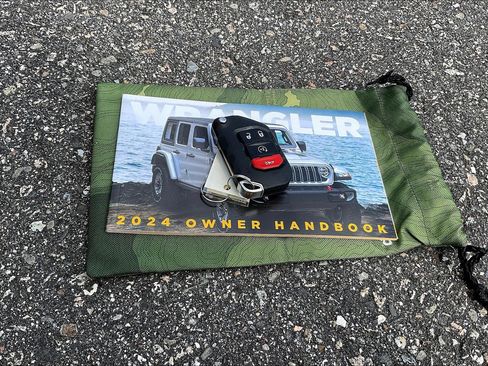 Used 2024 Jeep Wrangler Sahara image 10