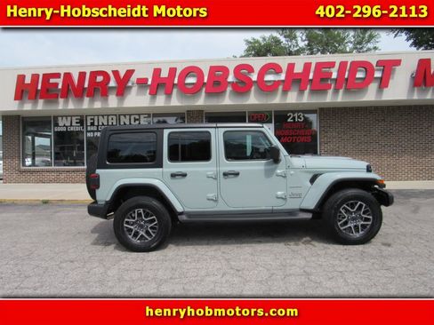 Used 2024 Jeep Wrangler Unlimited Sahara w/ Technology Group AWD/4WD image 1