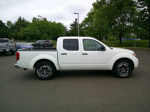 Used 2016 Nissan Frontier SV AWD/4WD image 6