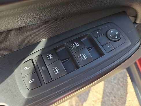 Used 2016 Jeep Cherokee Latitude image 18