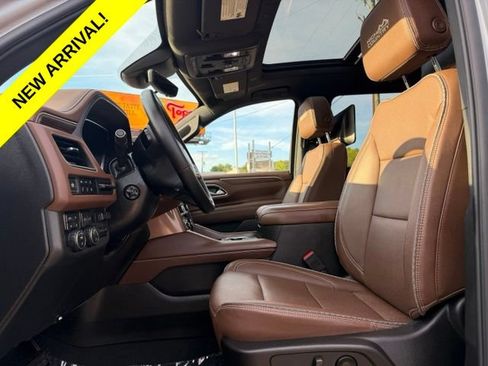 Used 2024 Chevrolet Suburban High Country AWD/4WD image 3