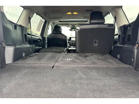 Used 2024 Toyota Highlander XLE image 18