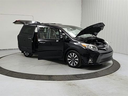 Used 2020 Toyota Sienna Limited Premium image 9