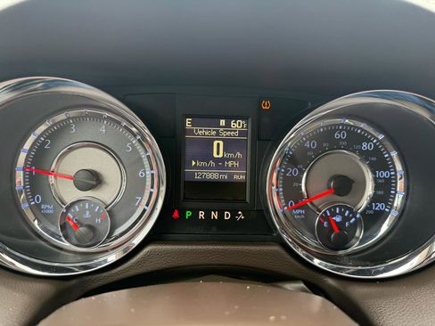 Used 2016 Chrysler Town & Country Touring image 10