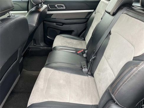 Certified 2017 Ford Explorer XLT w/ Equipment Group 202A image 33