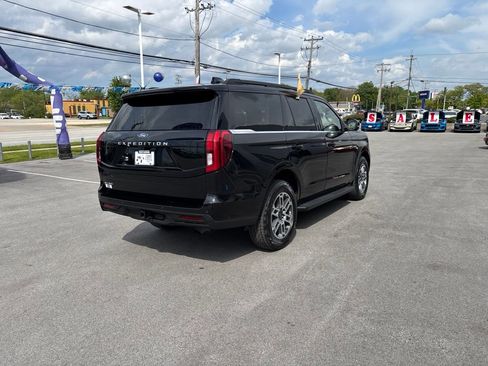 Used 2025 Ford Expedition Active AWD/4WD image 6